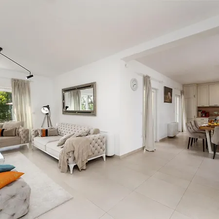 Domenica Exclusive Mit Pool Holiday home *