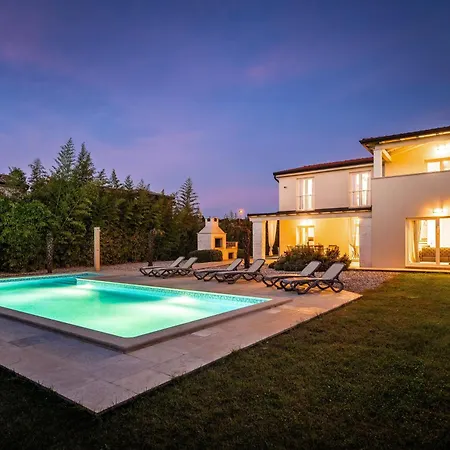 Domenica Exclusive Mit Pool Holiday home Kastelir