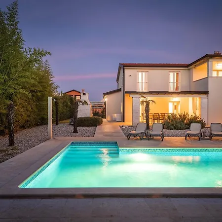 Domenica Exclusive Mit Pool Holiday home Kastelir