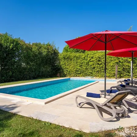 Domenica Exclusive Mit Pool Kastelir